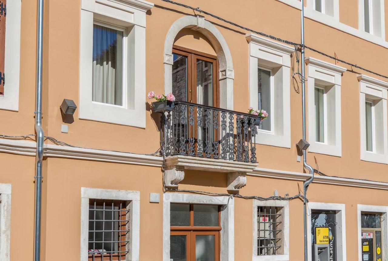 Apartment Melanie Pula Bagian luar foto